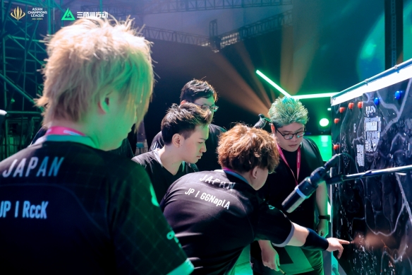 周琦则在对 周琦则在对